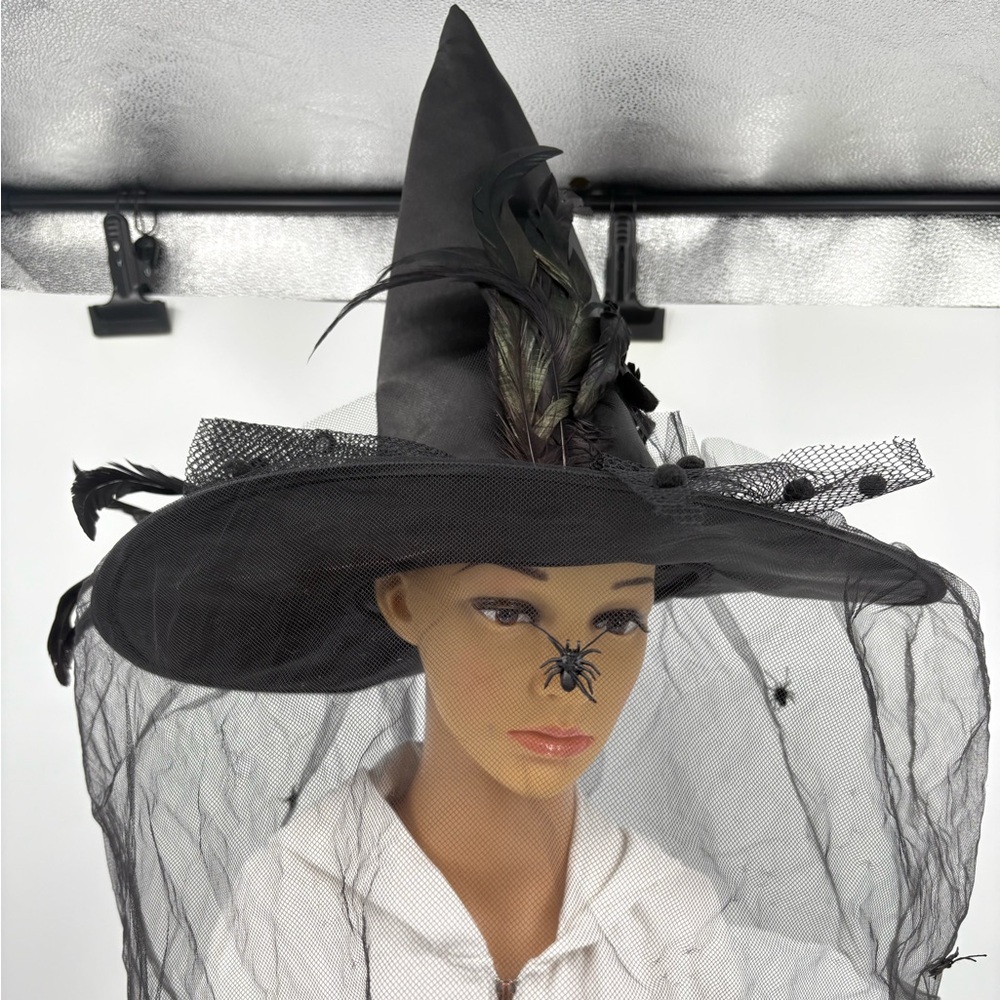 Halloween Witch Hat Black Feather Detail Veil with Spider